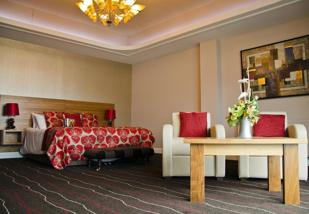 The Balmoral Hotel Нюри Екстериор снимка